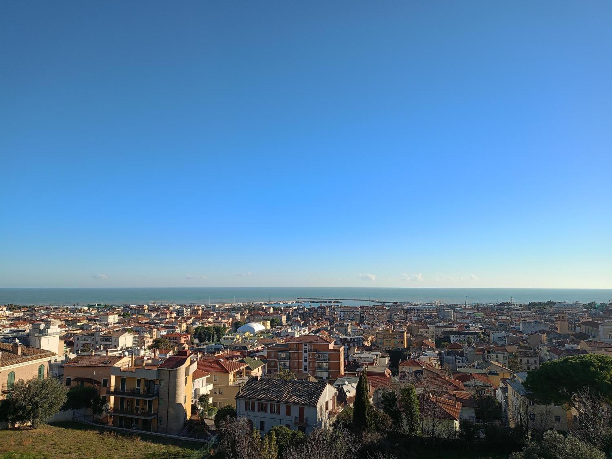 Casa Del Fiordaliso Hotel San Benedetto del Tronto Buitenkant foto